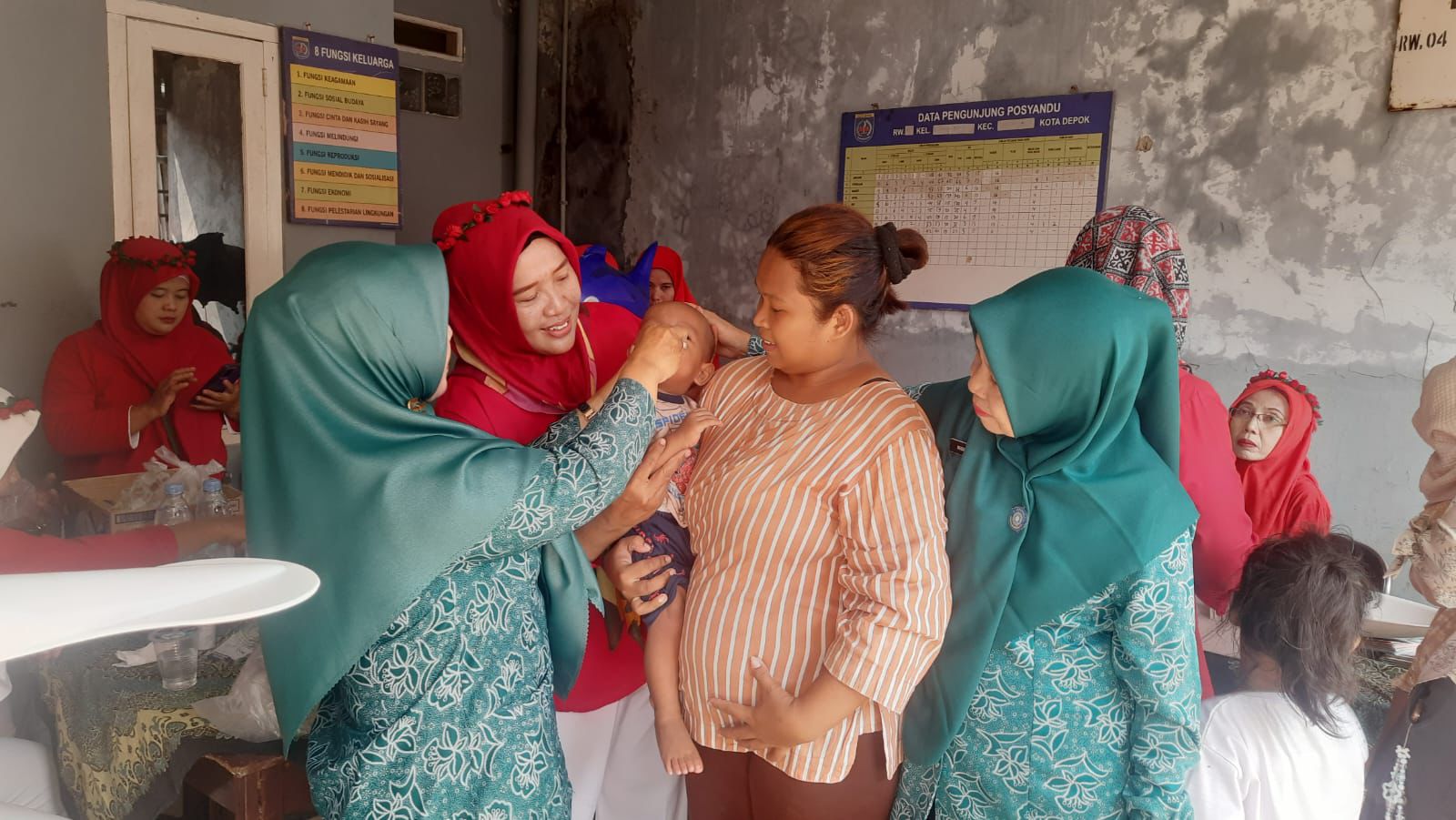 Kader Posyandu Kartini di Bojong Pondok Terong Kecamatan Cipayung Kota Depok Hadapi Tantangan Rendahnya Partisipasi Warga